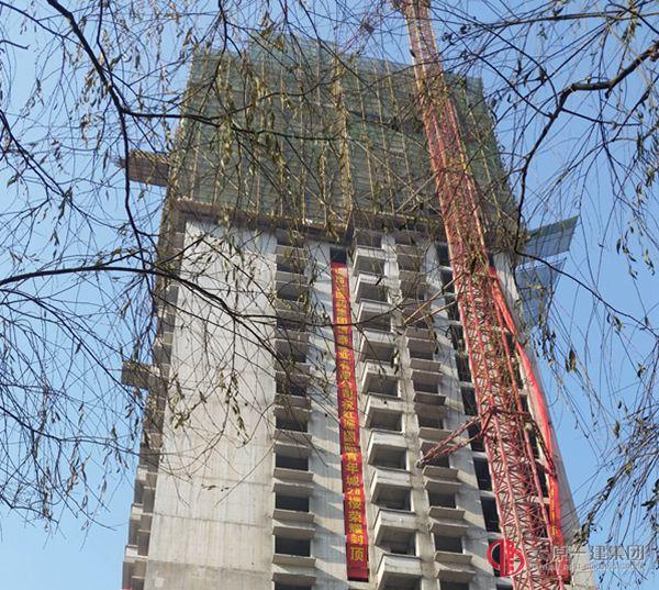 十六分公司红源国际青年城2#商住楼主体施工顺利封顶