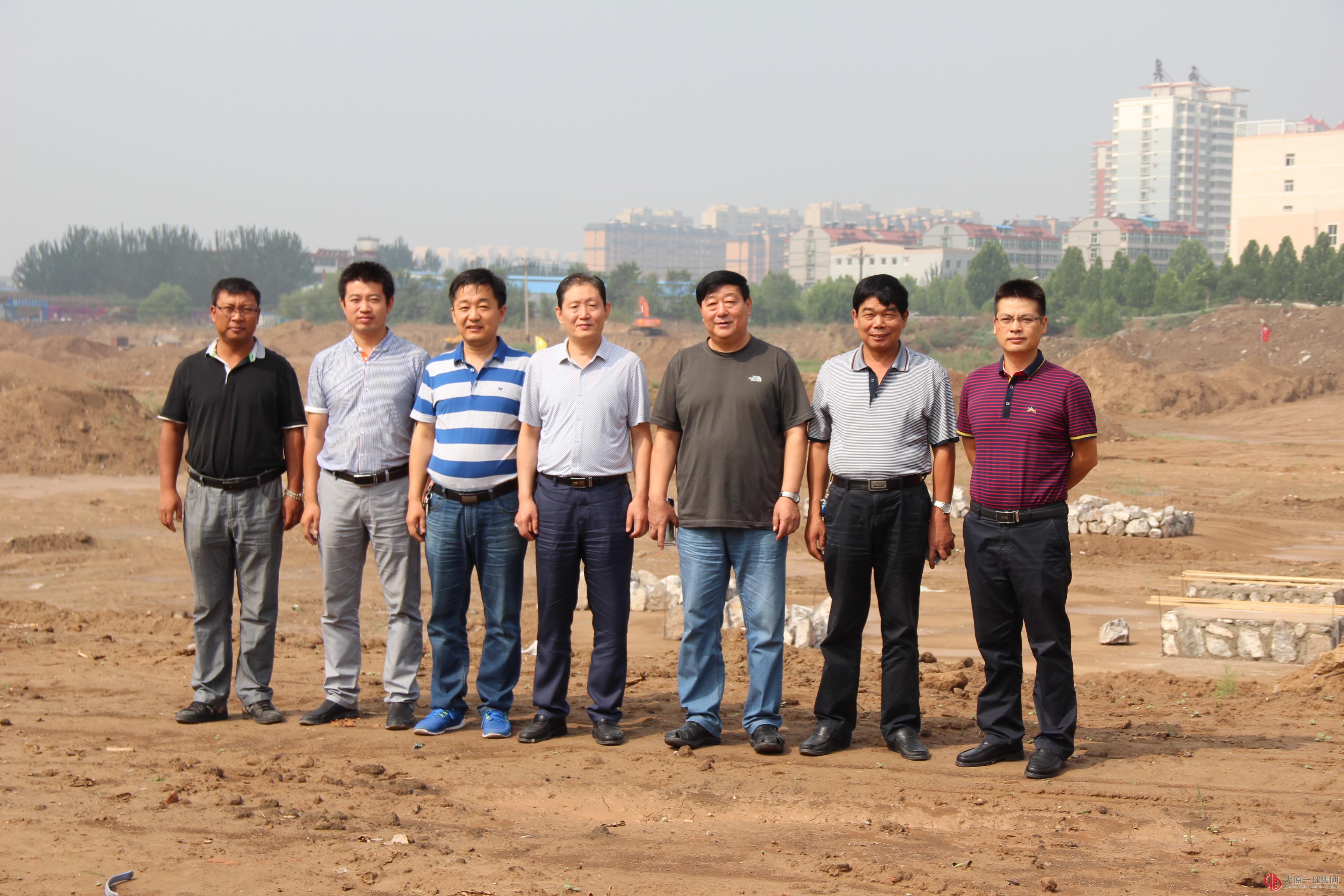 集团公司领导看望慰问施工一线人员