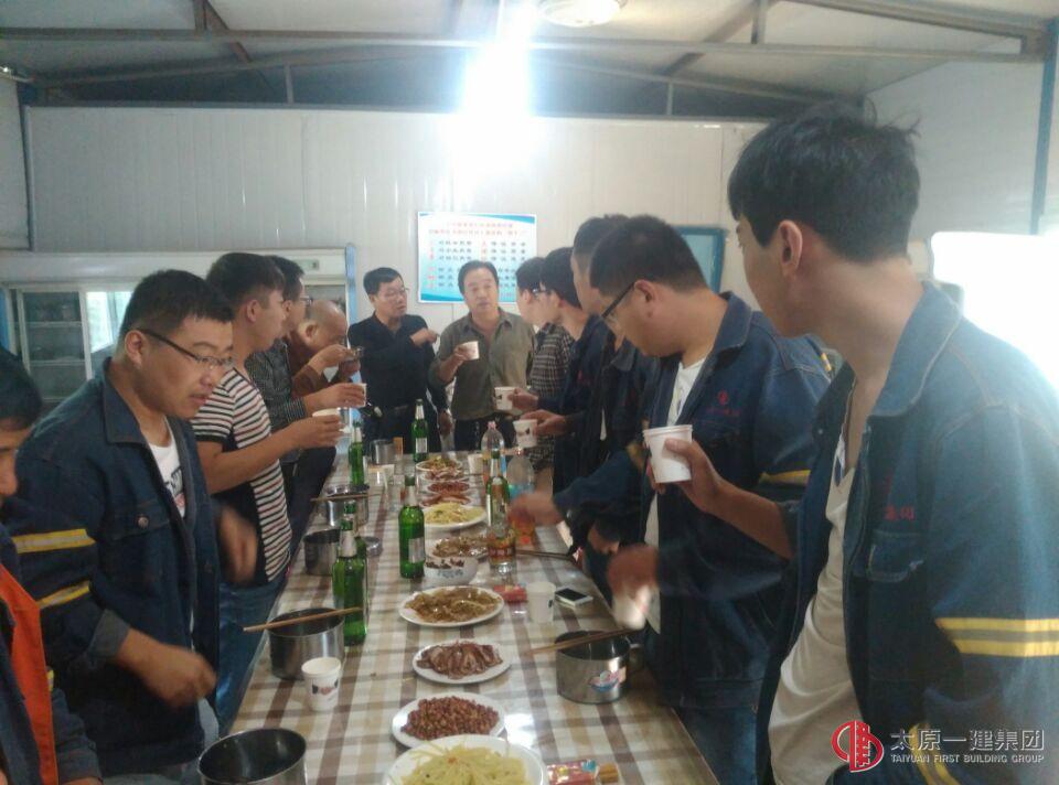 八分公司开展庆“中秋”送温暖慰问活动