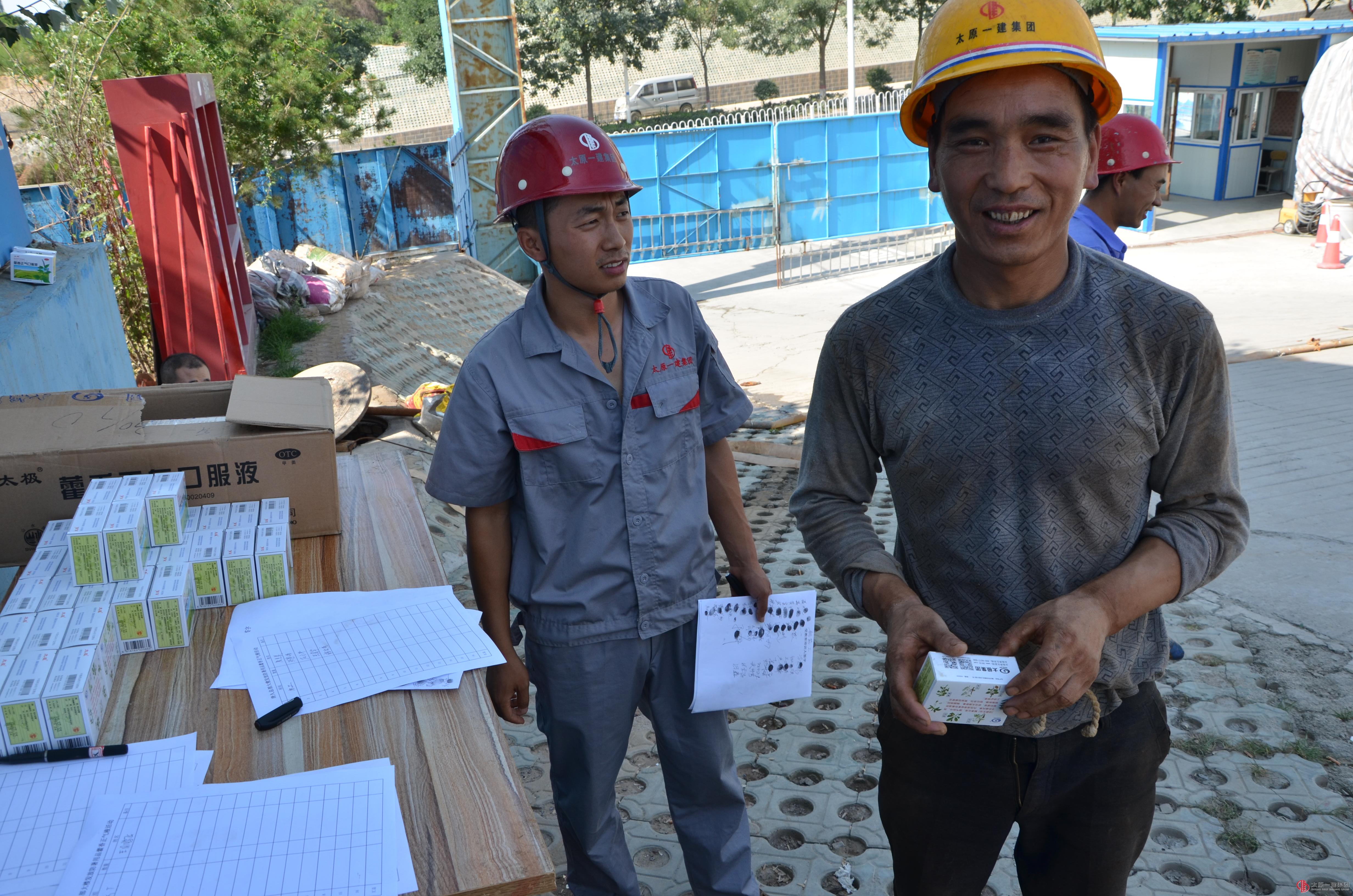 情系暑伏天  关爱农民工