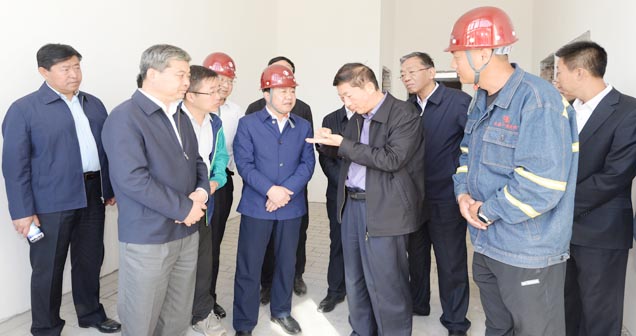 山西省委书记骆惠宁视察集团公司承建的临县城庄镇易地整村搬迁扶贫移民工程项目