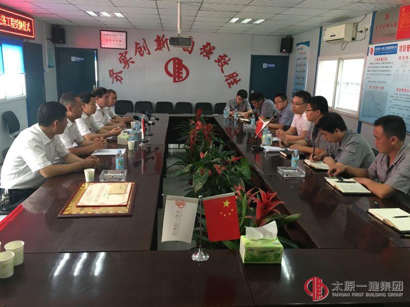 集团公司党委在直属分公司晋阳街项目部举行“星级党员先鋒工程”授牌仪式