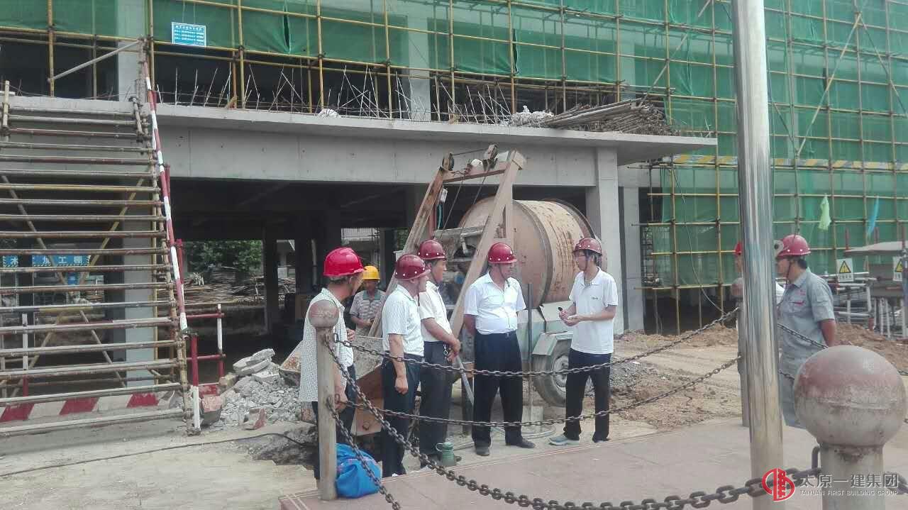 屯留县领导莅临屯留二中新建教学楼项目调研指导工作